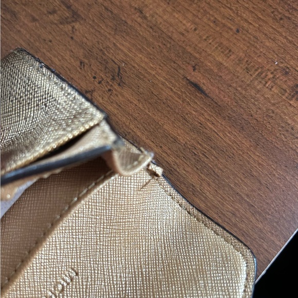 2 piece Michael Kors tote & MK business cardholder - Picture 14 of 16